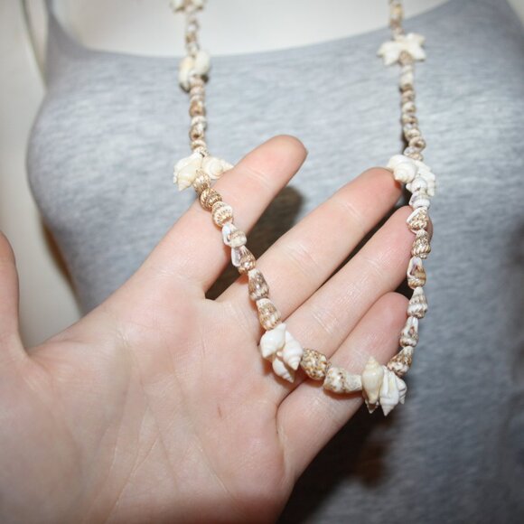 Beautiful vintage natural shell beaded necklace 36" - Picture 2 of 4